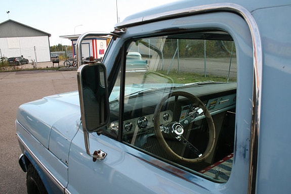 Ford F-100 16 of 23