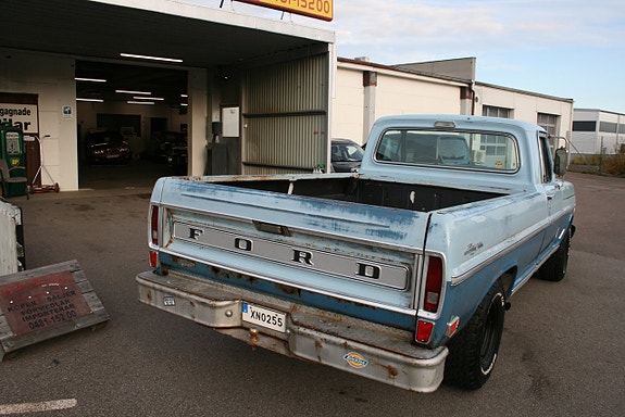 Ford F-100 10 of 23