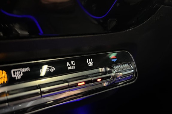 Mercedes-Benz GLA 250 e 18 of 25