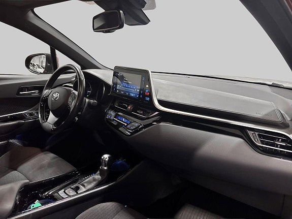 Toyota C-HR 10 of 19