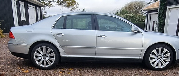 Volkswagen Phaeton 2 of 19