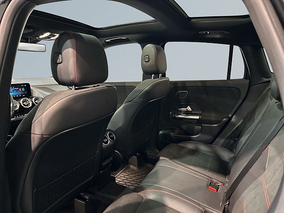 Mercedes-Benz GLA 250 13 of 23