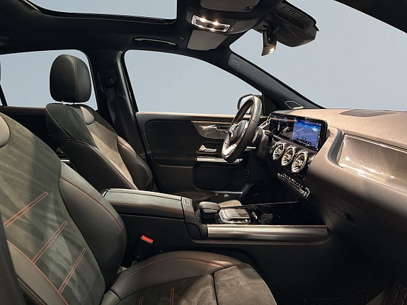 Mercedes-Benz GLA 250 10 of 23