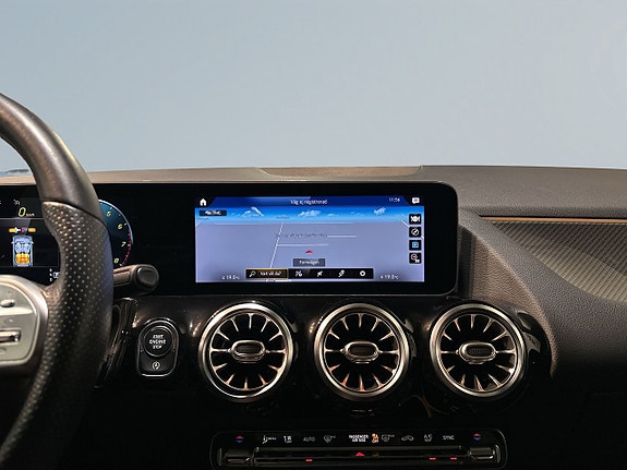 Mercedes-Benz GLA 250 15 of 23
