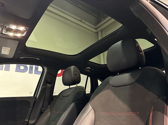 Mercedes-Benz GLA 250 20 of 23