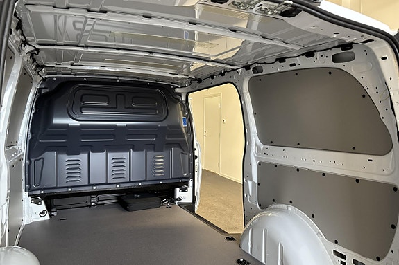 Mercedes-Benz eVito 112 17 of 22