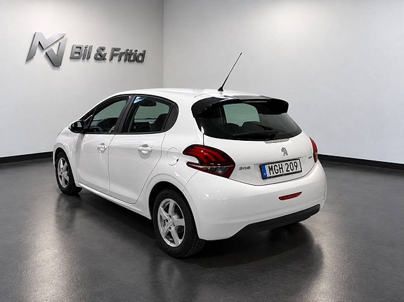 Peugeot 208 4 of 15