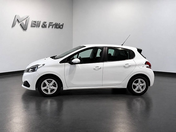 Peugeot 208 3 of 15