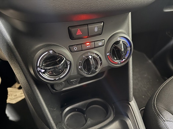 Peugeot 208 11 of 15