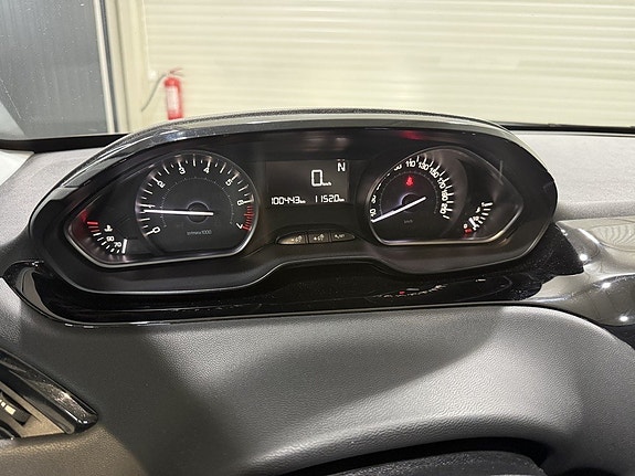 Peugeot 208 9 of 15