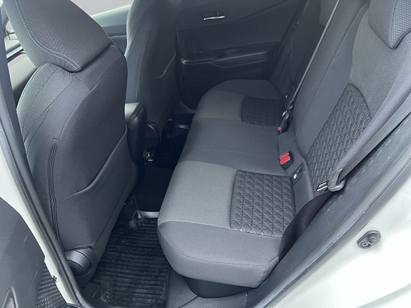 Toyota C-HR 7 of 10