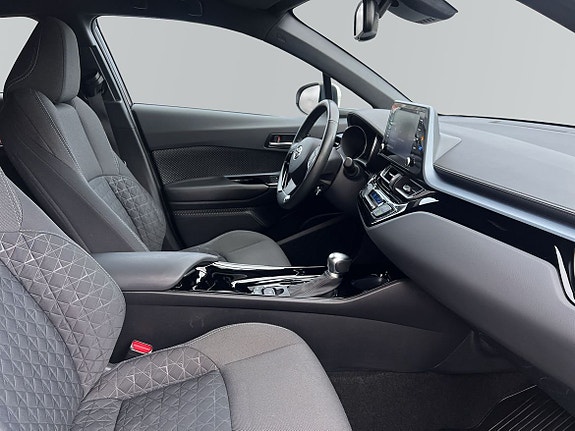 Toyota C-HR 6 of 10