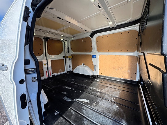 Ford Transit Custom 8 of 13