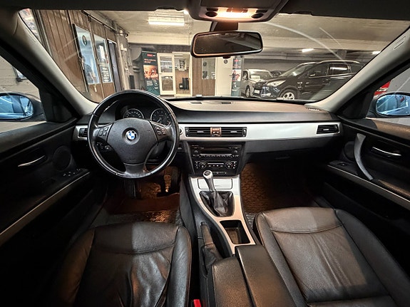 BMW 325Xi 6 of 14