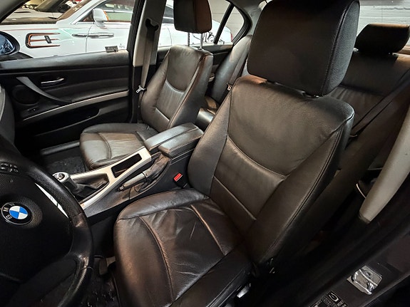 BMW 325Xi 8 of 14