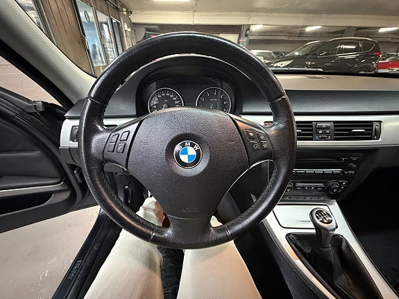 BMW 325Xi 12 of 14