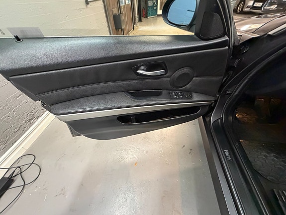 BMW 325Xi 11 of 14