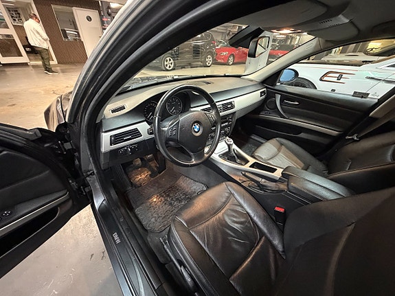 BMW 325Xi 9 of 14