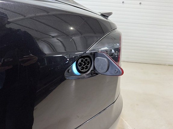 Tesla Model S 16 of 16