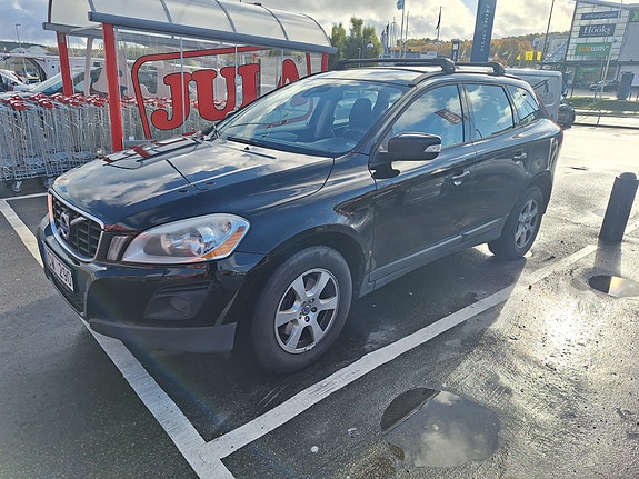 Volvo XC60 2 of 7