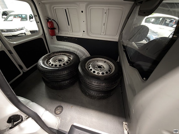 Volkswagen Caddy 12 of 15