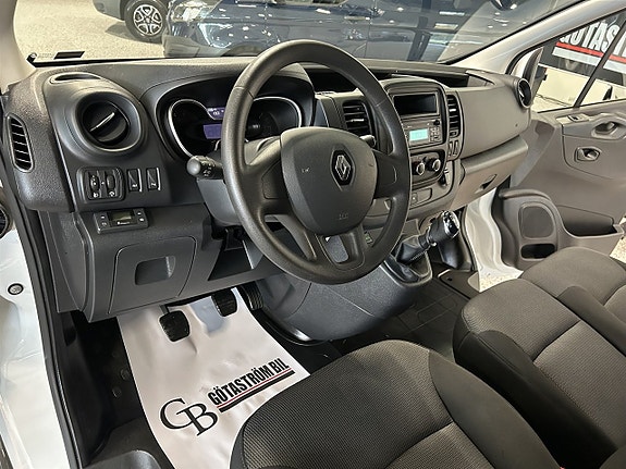 Renault Trafic 13 of 26