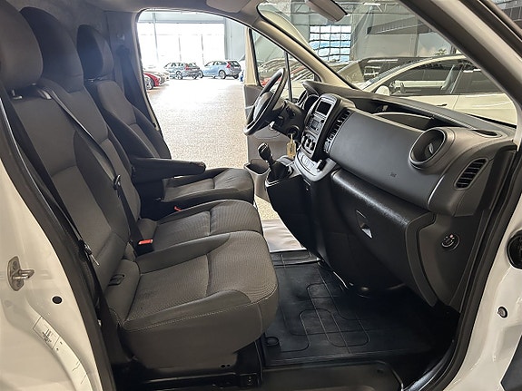 Renault Trafic 21 of 26