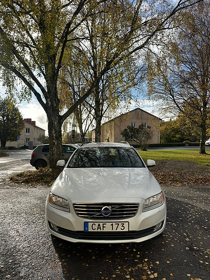 Volvo V70 2 of 15