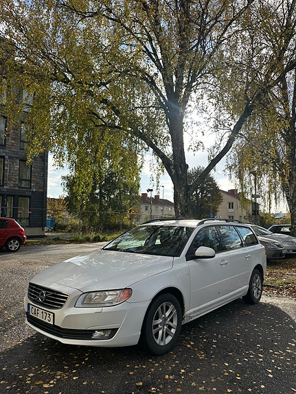 Volvo V70 3 of 15