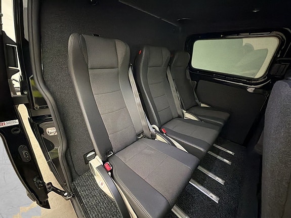 Ford Transit Custom 27 of 30