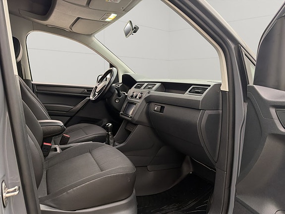 Volkswagen Caddy Alltrack 23 of 27