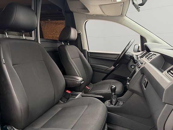 Volkswagen Caddy Alltrack 22 of 27