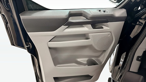 Ford Transit Custom 11 of 15