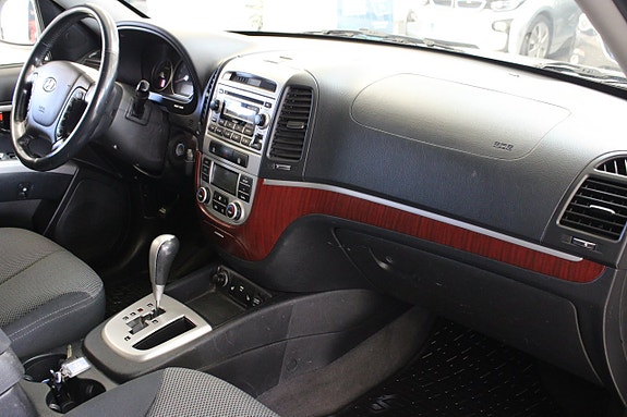 Hyundai Santa Fe 9 of 12