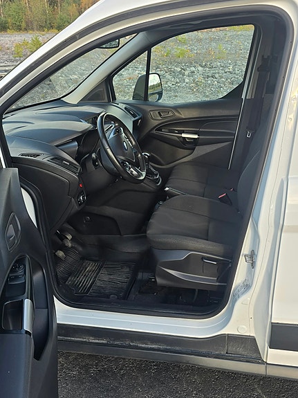 Ford Transit Connect 6 of 8