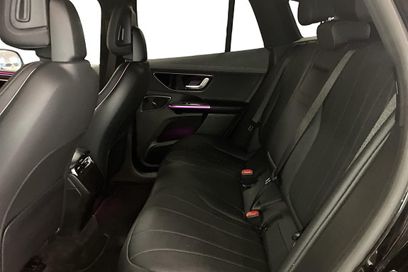 Mercedes-Benz EQE 300 SUV 13 of 19