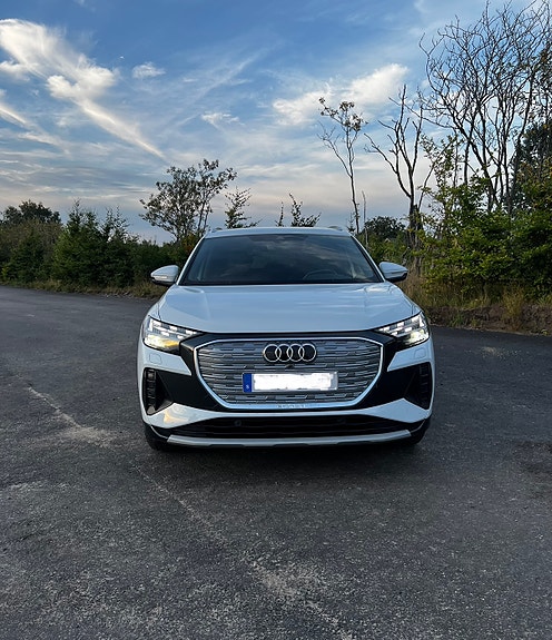 Audi Q4 e-tron 2 of 6