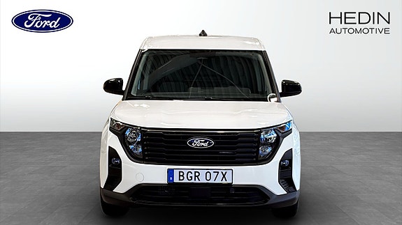 Ford Transit Courier 8 of 12