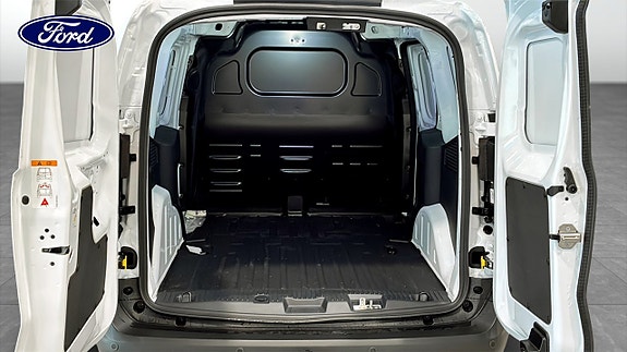 Ford Transit Courier 10 of 12