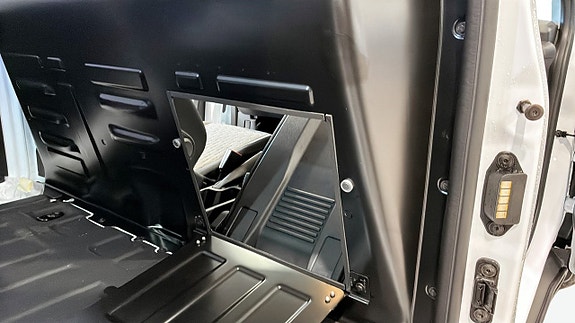 Ford Transit Courier 12 of 12