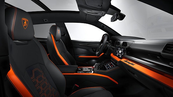 Lamborghini Urus 3 of 5