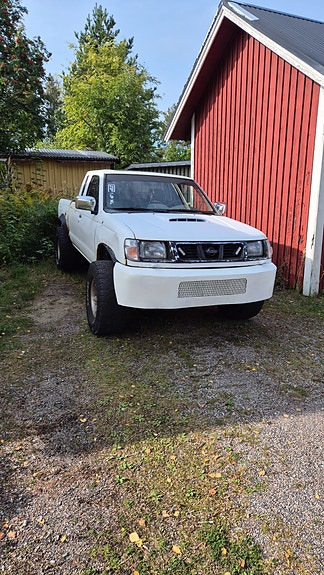 Nissan NP300 3 of 3