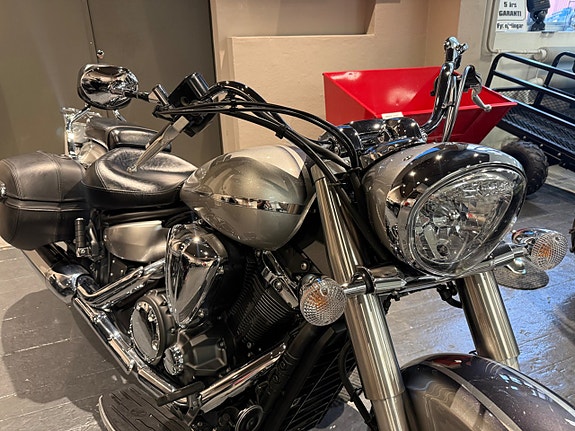 Yamaha XVS1300 Midnightstar 2 of 7