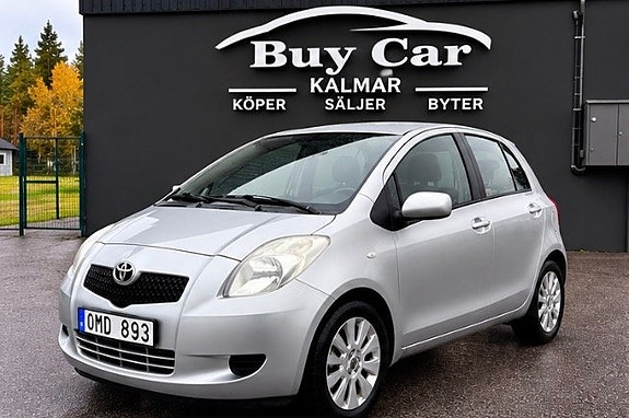 Toyota Yaris 2 of 7