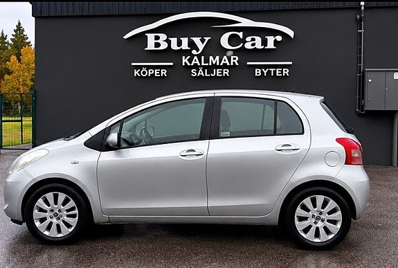 Toyota Yaris 3 of 7
