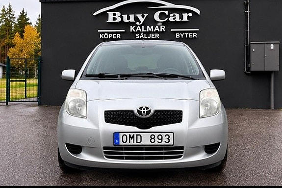Toyota Yaris 4 of 7