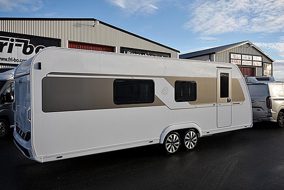 Knaus 660 PXB Nordwind, Queenbed 23 of 27