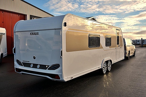 Knaus 660 PXB Nordwind, Queenbed 24 of 27