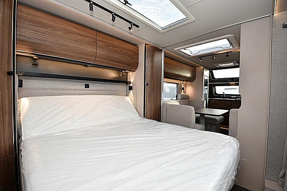 Knaus 660 PXB Nordwind, Queenbed 12 of 27