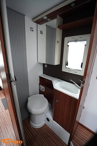 Adria SONIC I 700 Hydrauliska stödben 12 of 18